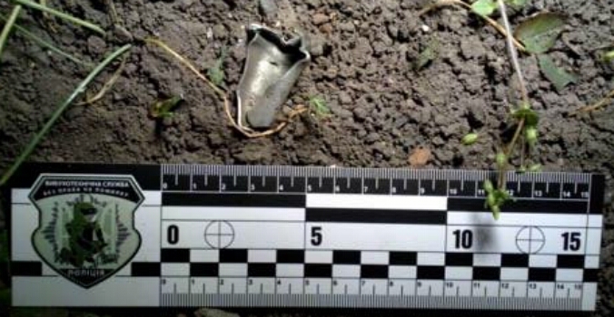 В пгт Близнюки неизвестные бросили гранату во двор жилого дома