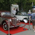 На «выставке» американских автомобилей победил советский мотоциклист (фото)