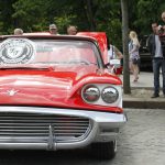 На «выставке» американских автомобилей победил советский мотоциклист (фото)