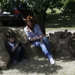 На «выставке» американских автомобилей победил советский мотоциклист (фото)