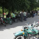 На «выставке» американских автомобилей победил советский мотоциклист (фото)