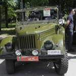 На «выставке» американских автомобилей победил советский мотоциклист (фото)