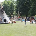 На «выставке» американских автомобилей победил советский мотоциклист (фото)