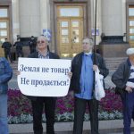 «Свобода» встречает харьковских депутатов (фото)