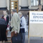 «Свобода» встречает харьковских депутатов (фото)