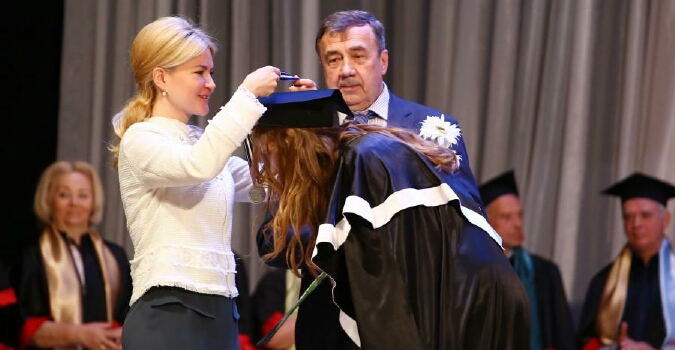 Светличная поздравила выпускников Каразинского университета