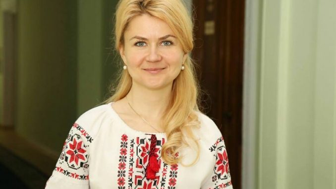 Светличная открывает на заводе свою приемную