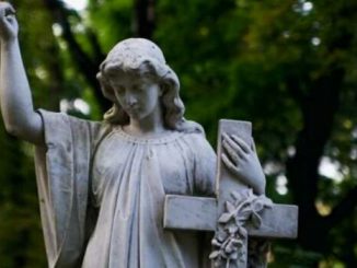 В смерти женщины виновата могила