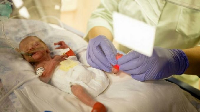 На Харьковщине родная мать устроила передозировку лекарствами грудничку