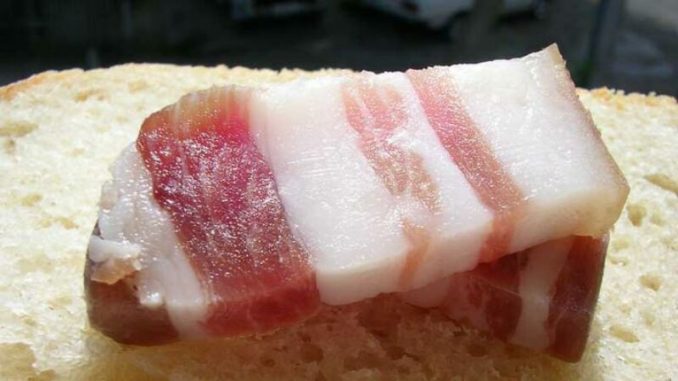 Украинским салом стало негде торговать