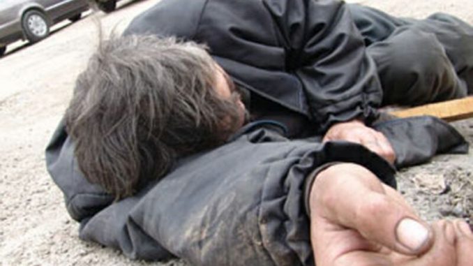 На Харьковщине мужчину убили, а тело выкинули на грунтовую дорогу