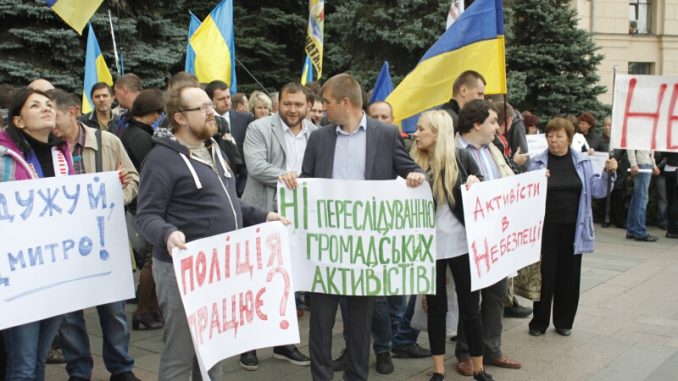 Политический бум в Харькове: под обласным советом прошло 4 митинга (фото)