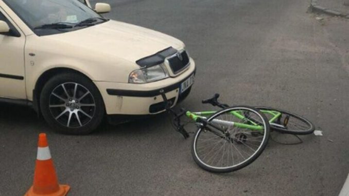 В Харькове велосипедист и «легковушка» не поделили дорогу