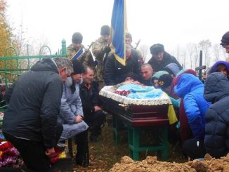 Герої не вмирають: на Харківщині простилися із загиблим бійцем АТО