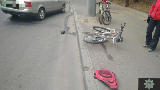 В Харькове велосипедист попал под колеса легковушки