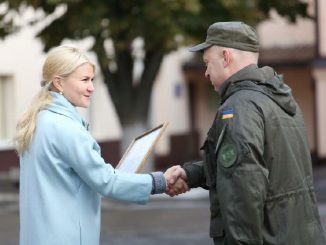 Глава ХОГА поздравила с Днем защитника Украины харьковских нацгвардейцев