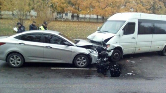 В Харькове авария: пьяный водитель выехал на «встречку»