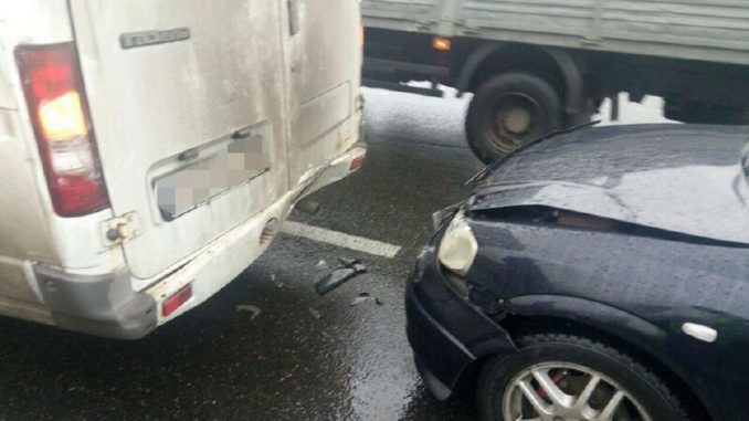 Авария в Харькове: одно авто догнало другое