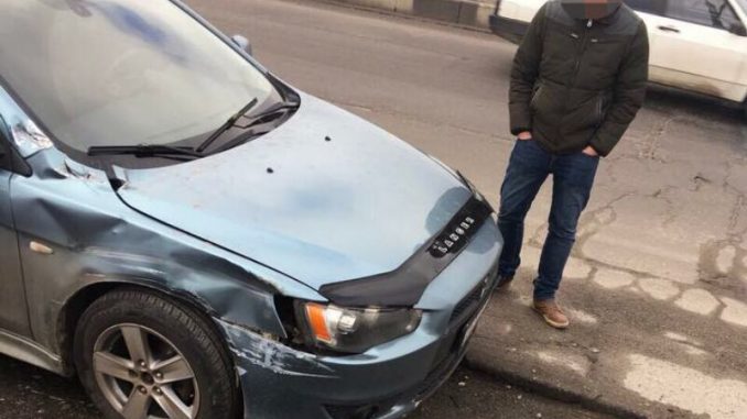 Авария в Харькове: столкнулись грузовик и «легковушка»