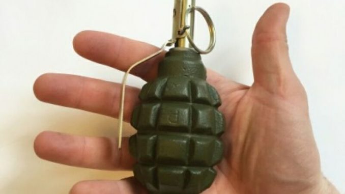 В центре Харькова «разгуливают» с «лимонкой» и тротилом