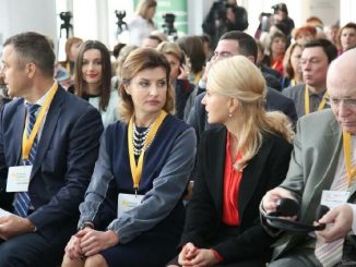 М. Порошенко и Ю. Светличная открыли Национальный форум «Учимся жить вместе»