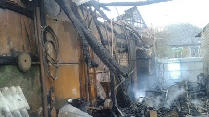 На Харьковщине загорелся дом -хозяин мог сгореть заживо