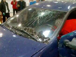 В Харькове водитель под «наркотой» протаранил двери торгового центра своим авто