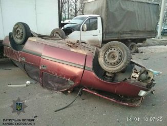 В Харькове пьяный водитель легковушки врезался в Газель