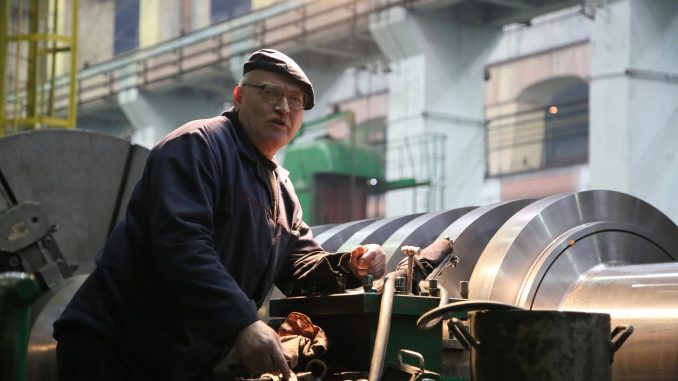 Заработная плата на крупнейшем заводе Харькова выросла на 40%