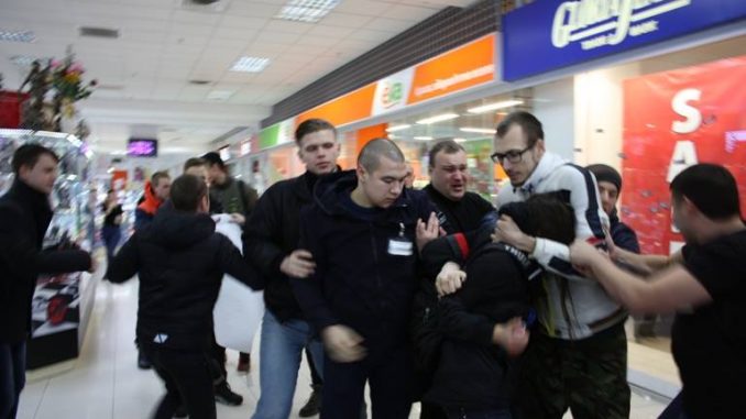 Акція протесту проти «Glorya Jeans» у Харкові переросла у сутички