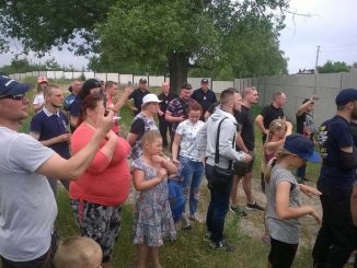 У Харківській області вдячні люди аплодують націоналістам