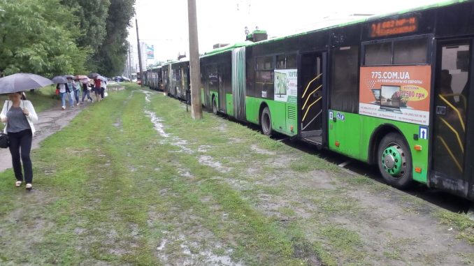 В Харькове, когда не дрифтуют трамваи – останавливаются троллейбусы