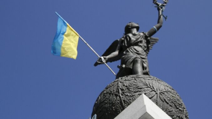 Харьковчане встретили День Флага небывалым флеш-мобом (фото)