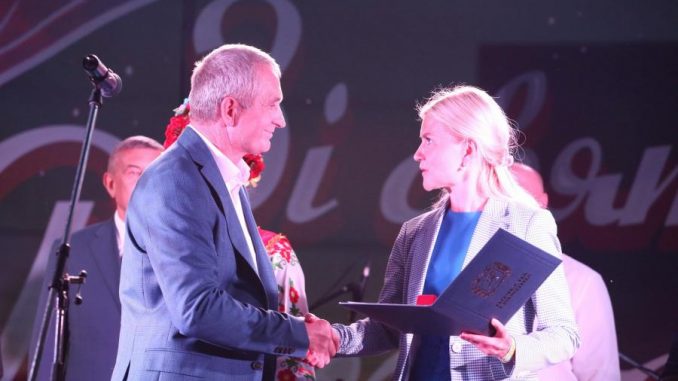 Во время рабочей поездки в Дергачи, Ю. Светличная приняла участие в праздновании Дня города