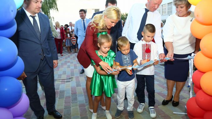 Ю. Светличная во время рабочей поездки в Краснокутск открыла новый детский сад