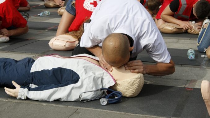 В Харькове прошел флеш-моб перед оперным театром