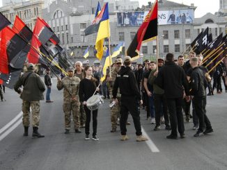 Харьковские националисты прошли по Сумской под грохот барабана