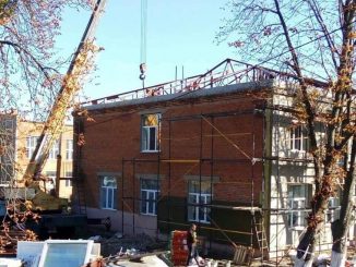 В Пархомовской школе Краснокутского района продолжается ремонт.