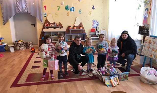 Національний Корпус на Донеччині привітав дітлахів зі свтом