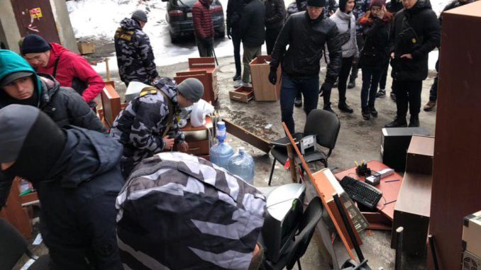 В Харькове «черных» риелторов заблокировал Национальный корпус