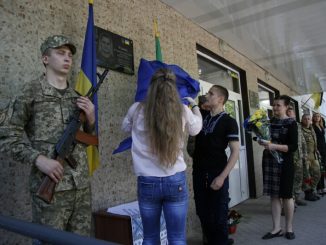В Харькове открыли мемориальную доску воину АТО