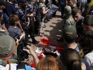 Через «Коридор позора» прошли делегаты съезда «партии мэров» в Харькове