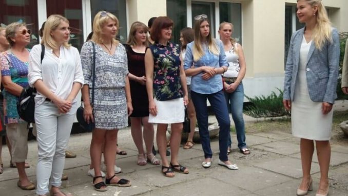 Глава ХОГА пообещала контролировать ход ремонтных работ в Солоницевской гимназии