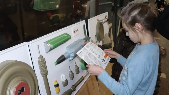 занятие детей по безопасности в Харьковском метро